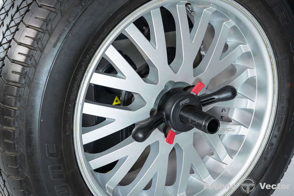 Стенд балансировочный модель iPRO BM6