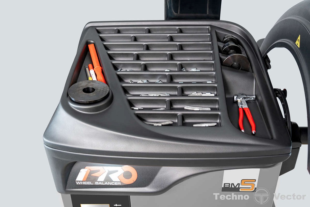 Стенд балансировочный модель iPRO BM5