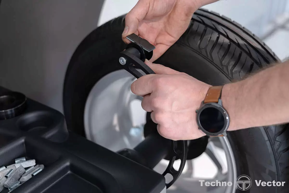 Стенд балансировочный модель iPRO BM2