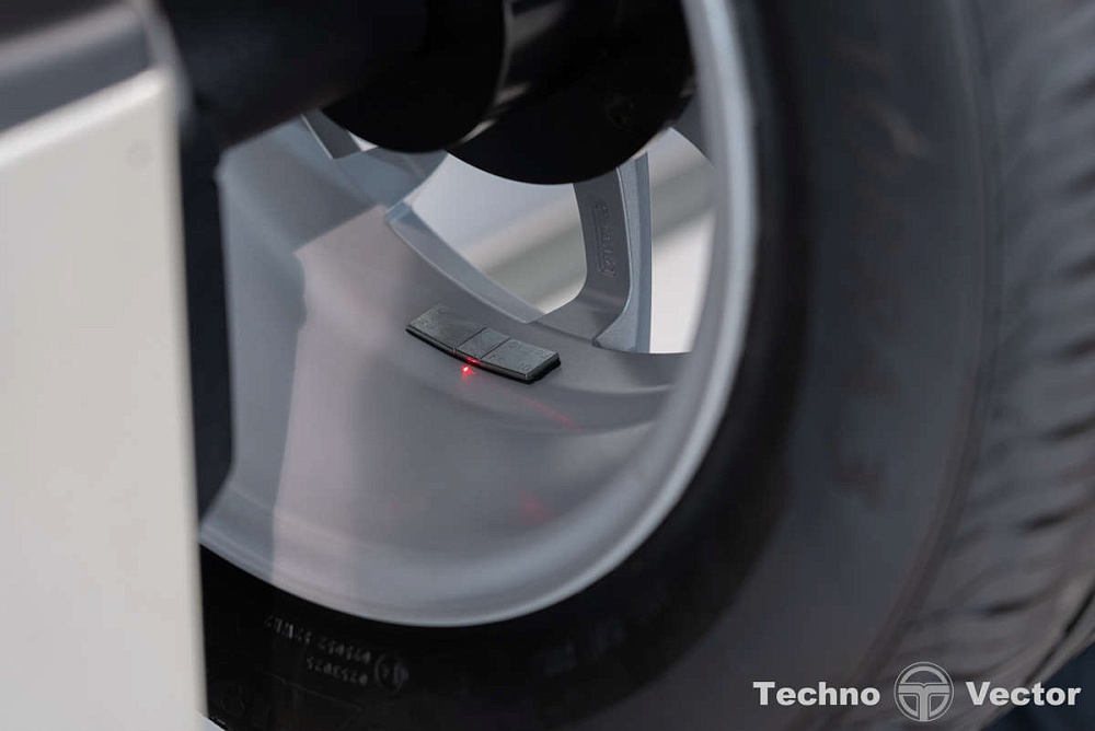 Стенд балансировочный модель iPRO BM6