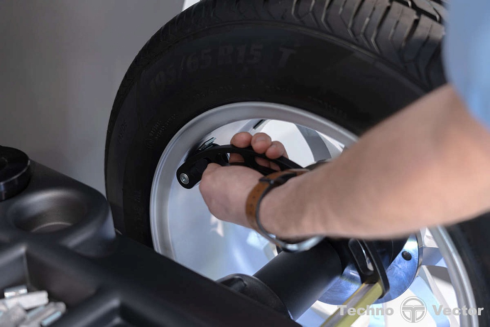 Стенд балансировочный модель iPRO BM6